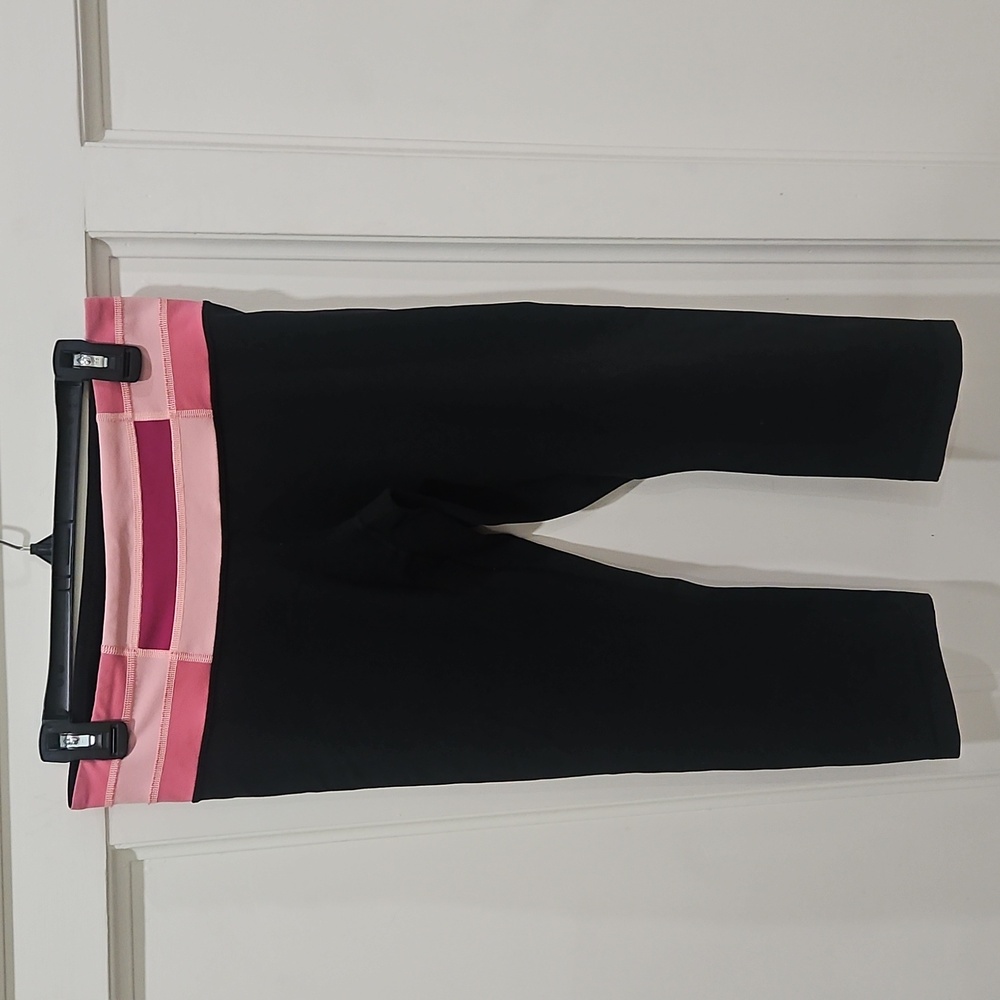 Lululemon Athletica Crop Leggings, Reversible, Black/Black with Pink, Size 8